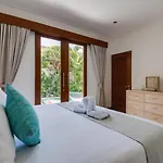 Central Seminyak, 3Br, Ensuites, Sleep 6, Peaceful